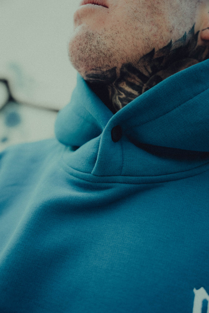 
                  
                    Laden Sie das Bild in den Galerie-Viewer, HOODIE BLUE
                  
                
