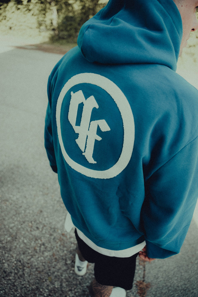 
                  
                    Laden Sie das Bild in den Galerie-Viewer, HOODIE BLUE
                  
                